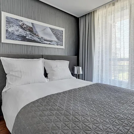 Blue Mandarin Marina Apartment